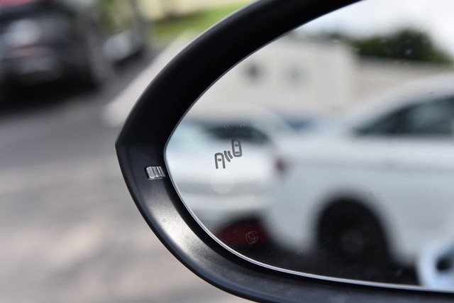 Volkswagen Jetta GLI Vehicle Image 10