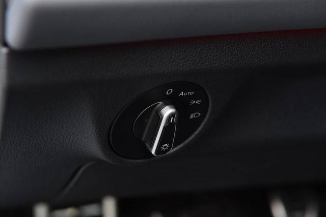 Volkswagen Jetta GLI Vehicle Image 11