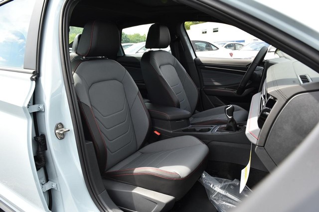 Volkswagen Jetta GLI Vehicle Image 21