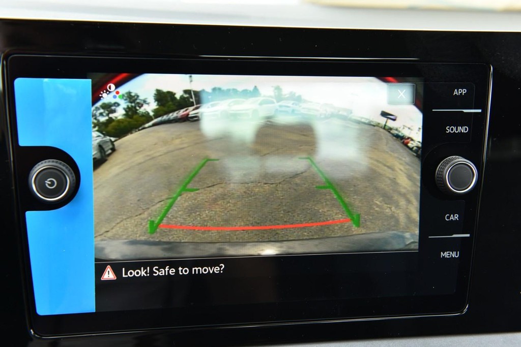 Volkswagen Jetta Vehicle Full-screen Gallery Image 13