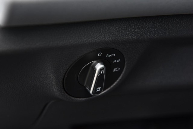 Volkswagen Jetta Vehicle Image 11