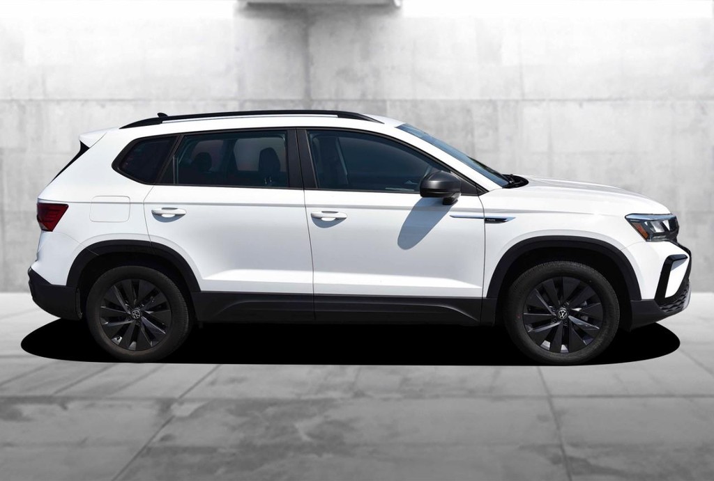 Volkswagen Taos Vehicle Full-screen Gallery Image 5