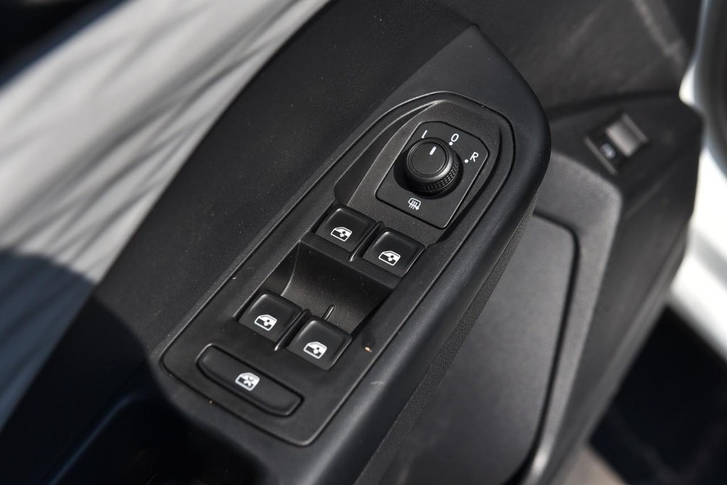 Volkswagen Taos Vehicle Full-screen Gallery Image 8