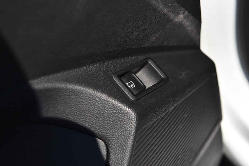 Volkswagen Taos Vehicle Full-screen Gallery Image 9