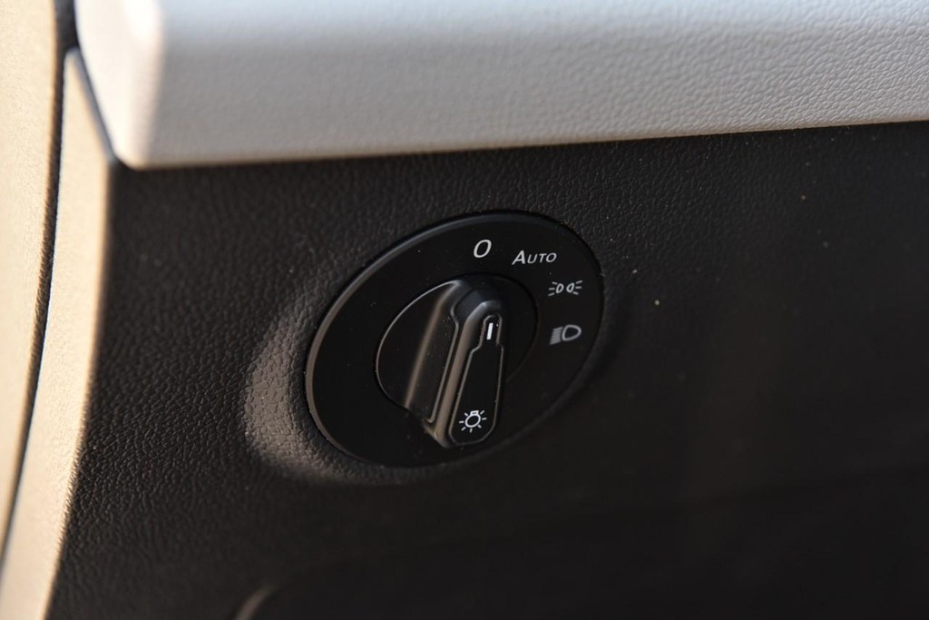 Volkswagen Taos Vehicle Full-screen Gallery Image 10