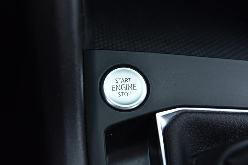 Volkswagen Taos Vehicle Full-screen Gallery Image 16