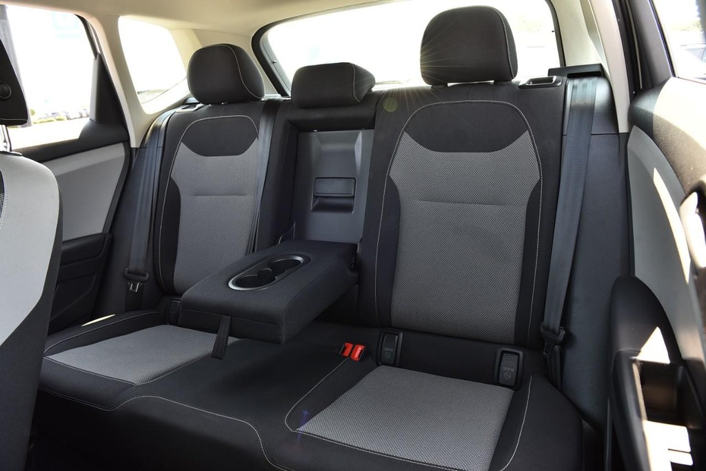 Volkswagen Taos Vehicle Full-screen Gallery Image 21