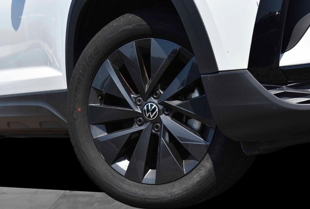 Volkswagen Taos Vehicle Image 03