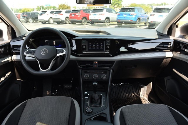 Volkswagen Taos Vehicle Image 07