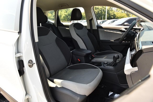 Volkswagen Taos Vehicle Image 20