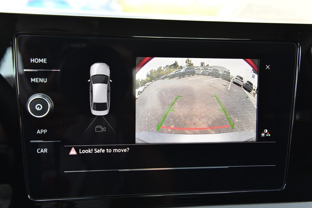 Volkswagen Jetta Vehicle Full-screen Gallery Image 13