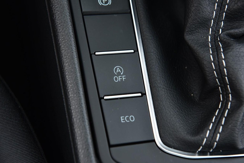 Volkswagen Jetta Vehicle Full-screen Gallery Image 17