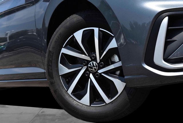 Volkswagen Jetta Vehicle Image 03