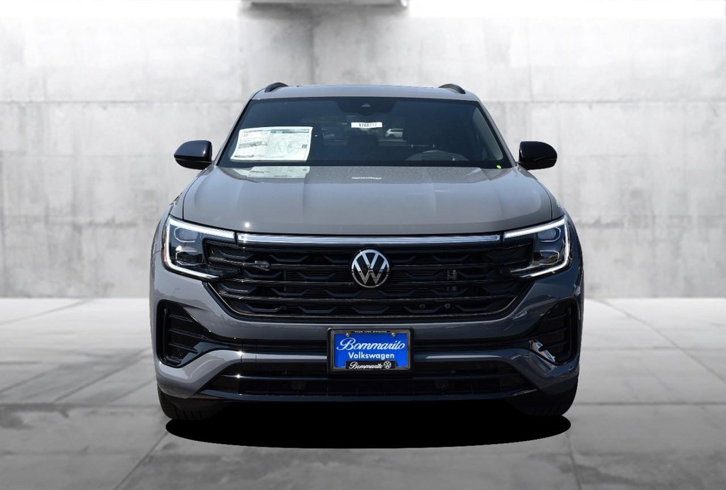 Volkswagen Atlas Cross Sport Vehicle Full-screen Gallery Image 4