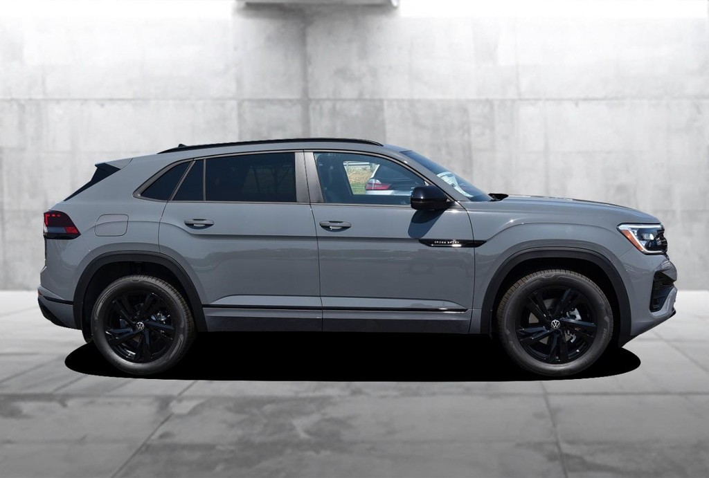 Volkswagen Atlas Cross Sport Vehicle Full-screen Gallery Image 5