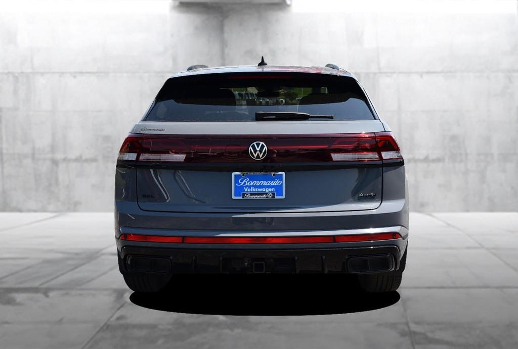 Volkswagen Atlas Cross Sport Vehicle Full-screen Gallery Image 6