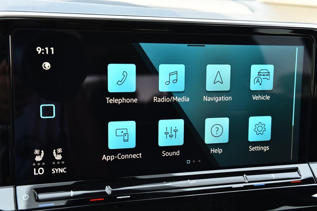 Volkswagen Atlas Cross Sport Vehicle Full-screen Gallery Image 14