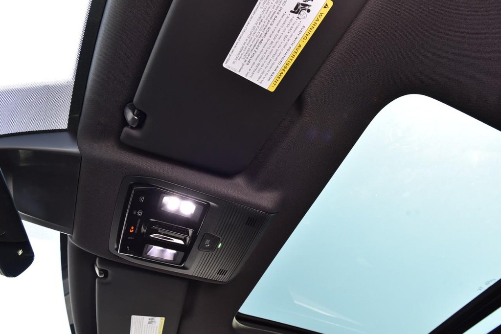Volkswagen Atlas Cross Sport Vehicle Full-screen Gallery Image 21