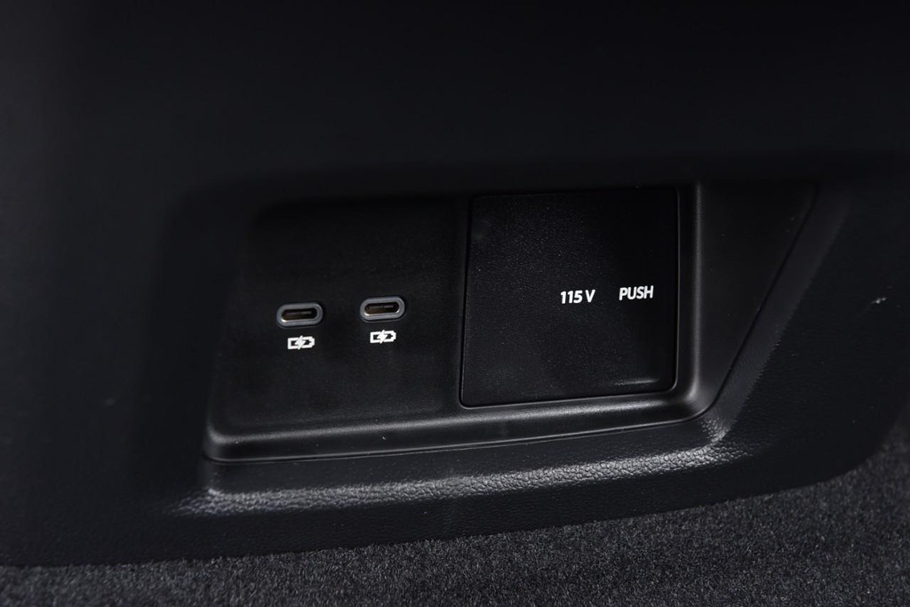 Volkswagen Atlas Cross Sport Vehicle Full-screen Gallery Image 24