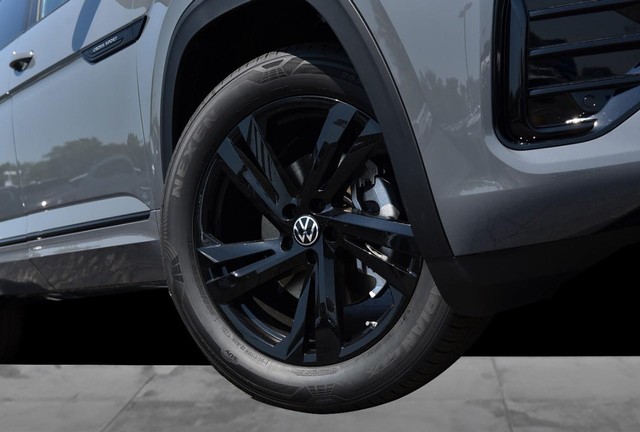 Volkswagen Atlas Cross Sport Vehicle Image 03