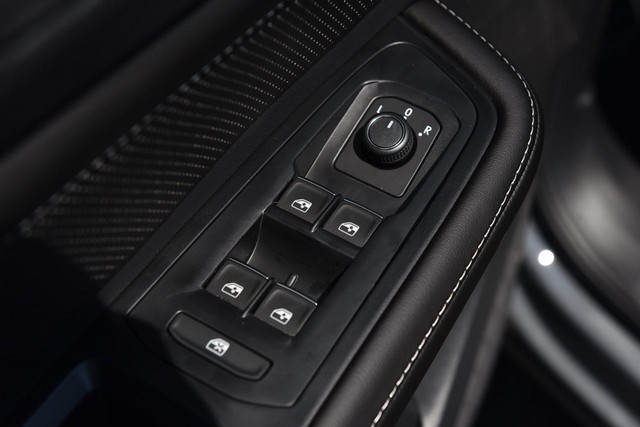 Volkswagen Atlas Cross Sport Vehicle Image 08