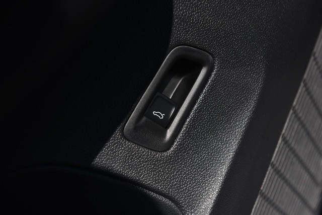 Volkswagen Atlas Cross Sport Vehicle Image 09