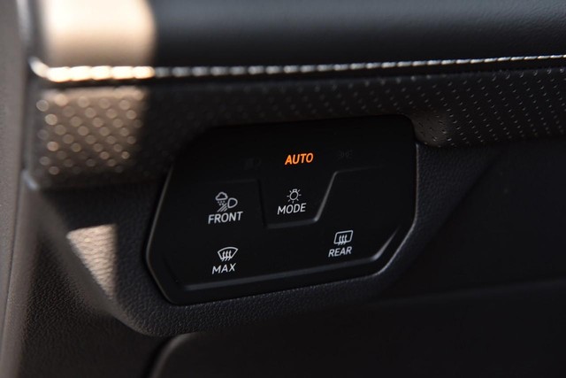 Volkswagen Atlas Cross Sport Vehicle Image 11