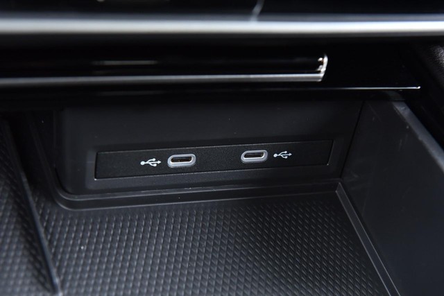 Volkswagen Atlas Cross Sport Vehicle Image 16