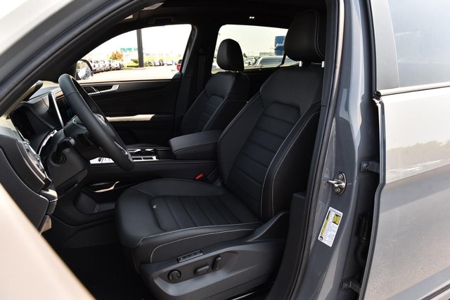 Volkswagen Atlas Cross Sport Vehicle Image 19