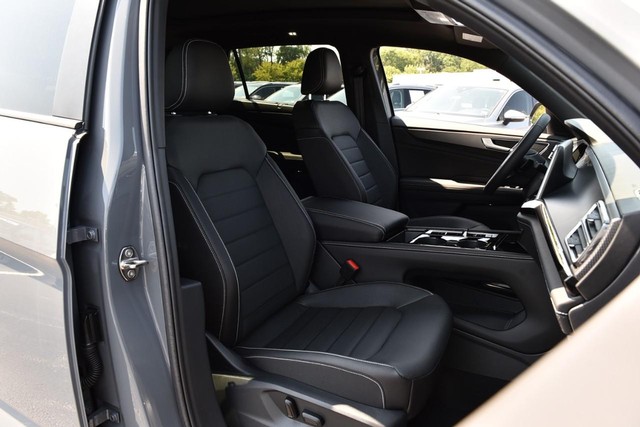 Volkswagen Atlas Cross Sport Vehicle Image 20
