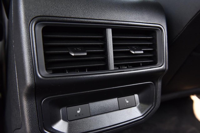Volkswagen Atlas Cross Sport Vehicle Image 23