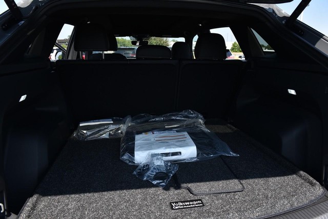 Volkswagen Atlas Cross Sport Vehicle Image 25