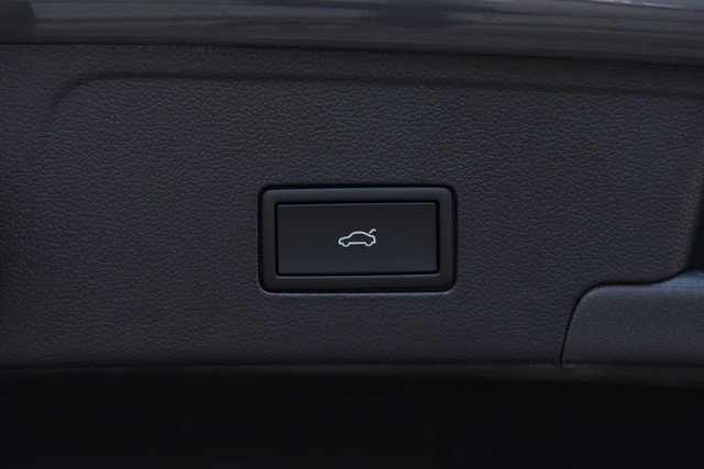 Volkswagen Atlas Cross Sport Vehicle Image 26