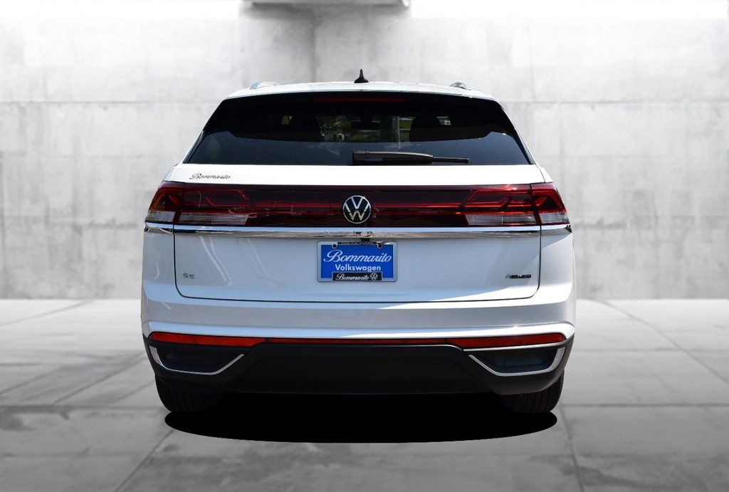 Volkswagen Atlas Cross Sport Vehicle Full-screen Gallery Image 6