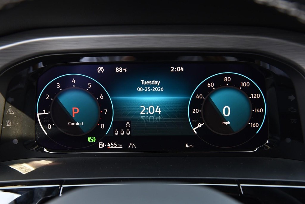 Volkswagen Atlas Cross Sport Vehicle Full-screen Gallery Image 11