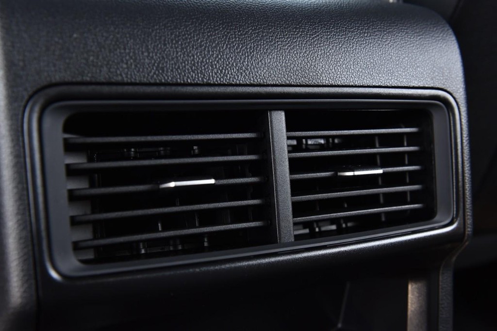 Volkswagen Atlas Cross Sport Vehicle Full-screen Gallery Image 21