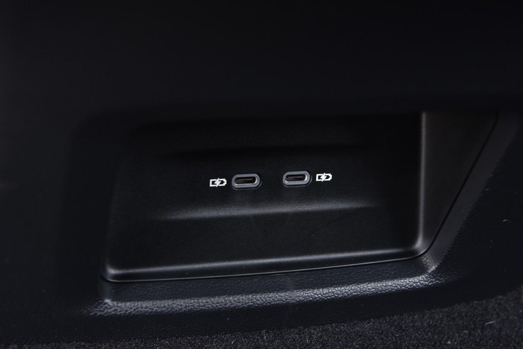Volkswagen Atlas Cross Sport Vehicle Full-screen Gallery Image 22