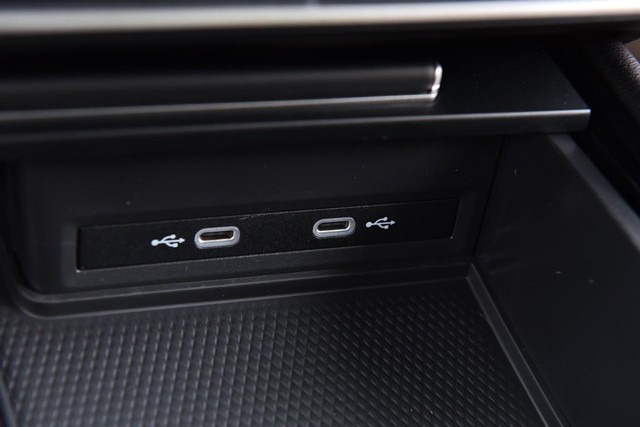 Volkswagen Atlas Cross Sport Vehicle Image 15