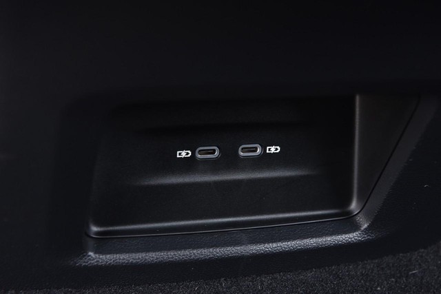 Volkswagen Atlas Cross Sport Vehicle Image 22