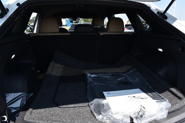 Volkswagen Atlas Cross Sport Vehicle Image 23