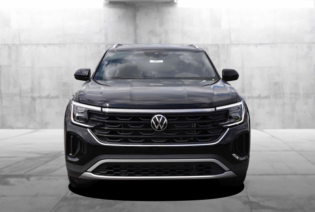 Volkswagen Atlas Cross Sport Vehicle Full-screen Gallery Image 4