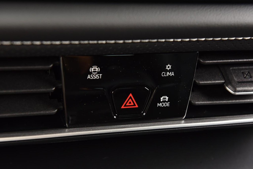 Volkswagen Atlas Cross Sport Vehicle Full-screen Gallery Image 14
