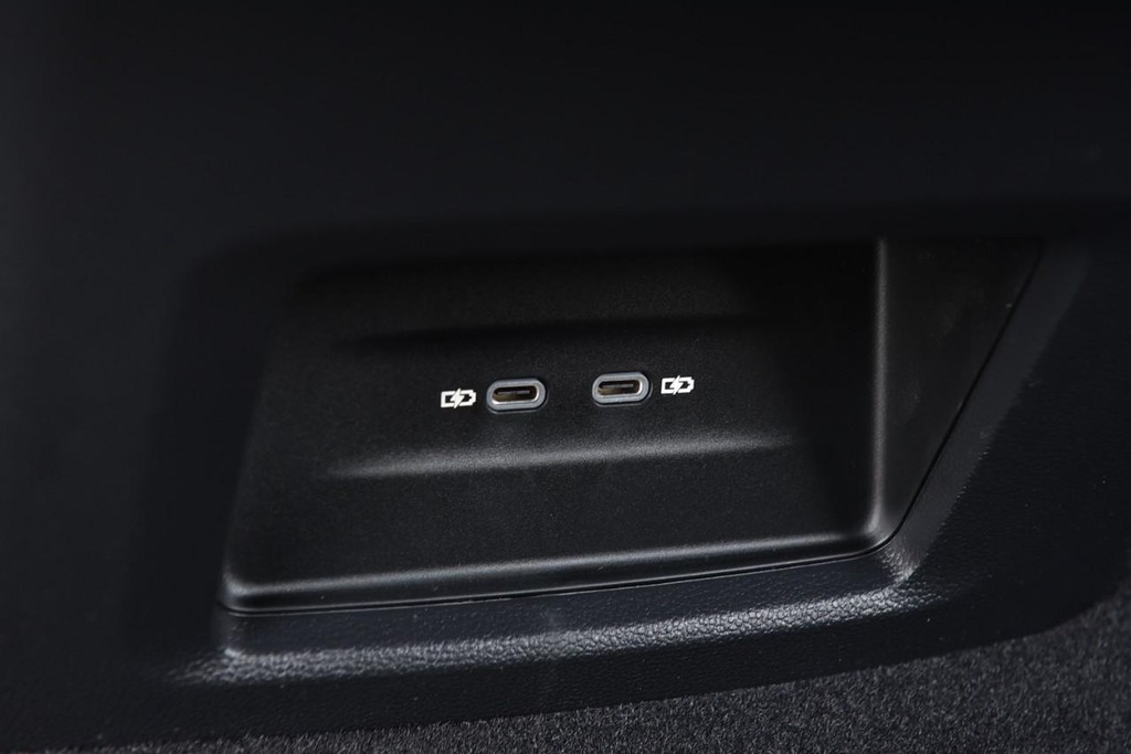 Volkswagen Atlas Cross Sport Vehicle Full-screen Gallery Image 22