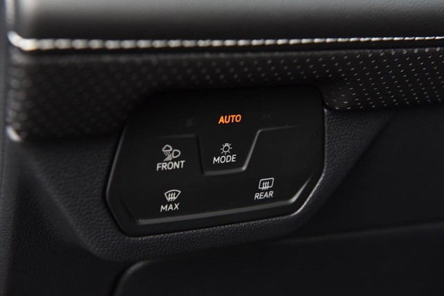 Volkswagen Atlas Cross Sport Vehicle Image 10