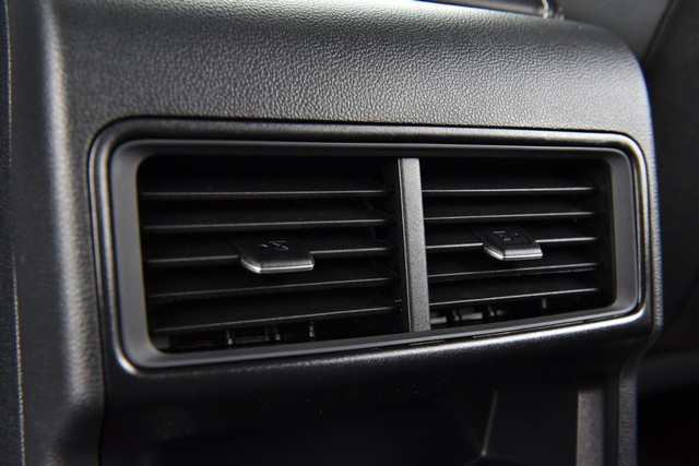 Volkswagen Atlas Cross Sport Vehicle Image 21