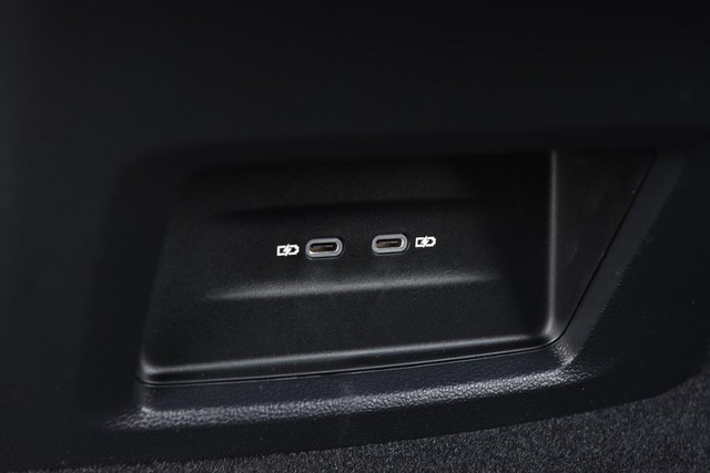 Volkswagen Atlas Cross Sport Vehicle Image 22