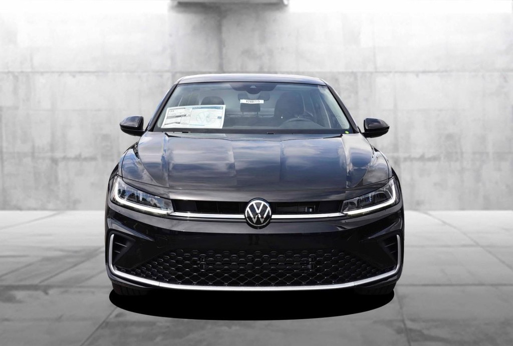 Volkswagen Jetta Vehicle Full-screen Gallery Image 4
