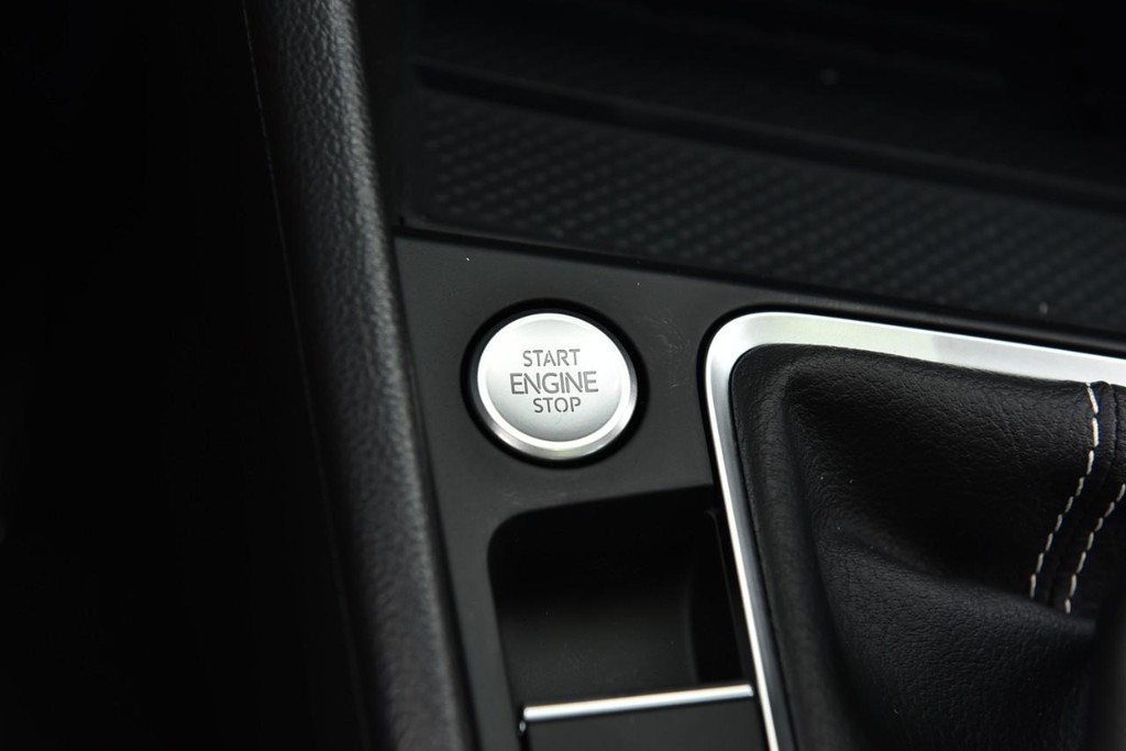 Volkswagen Jetta Vehicle Full-screen Gallery Image 17