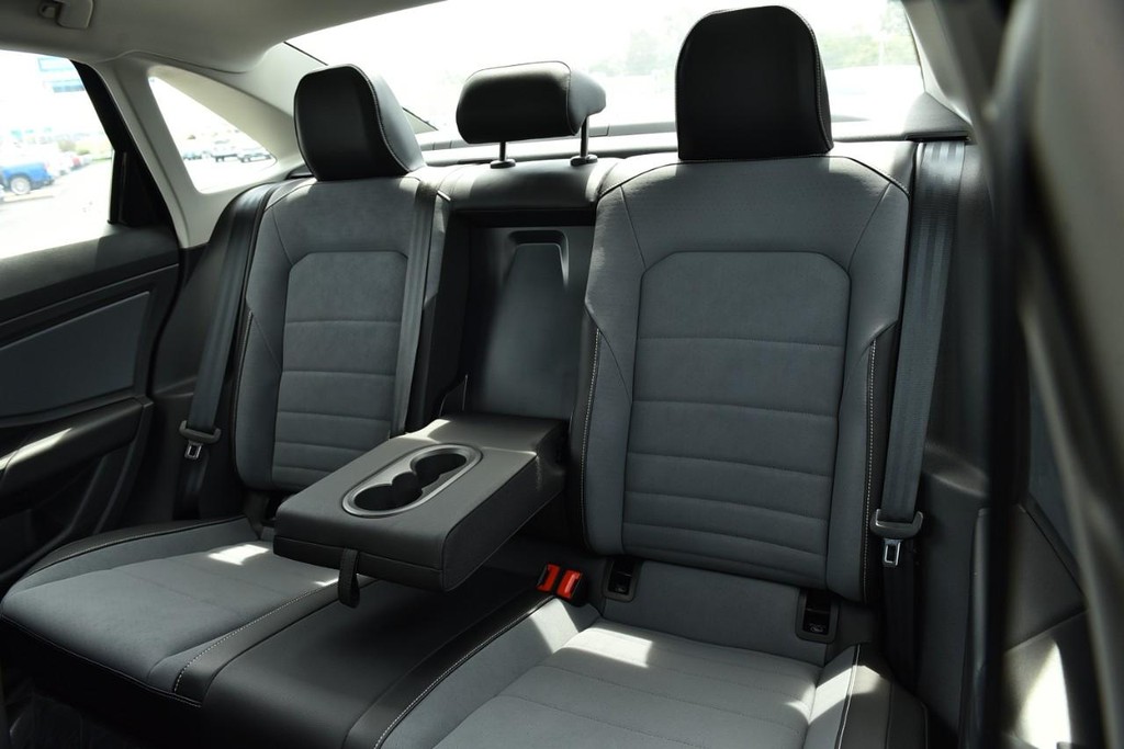 Volkswagen Jetta Vehicle Full-screen Gallery Image 23