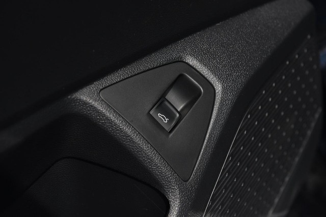 Volkswagen Jetta Vehicle Image 09